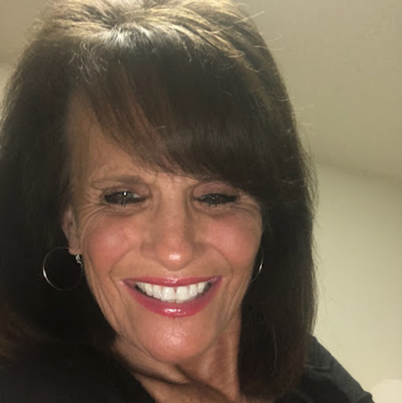 Meet your Posher, Kaye - Picture 1 of 1